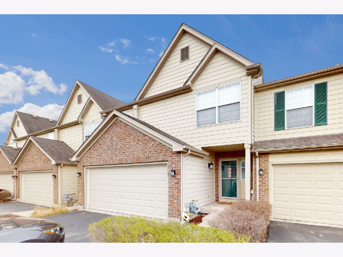 Townhomes & Condos & Homes Sold Abbey Ridge Mchenry Illinois, 5227 Cobblers