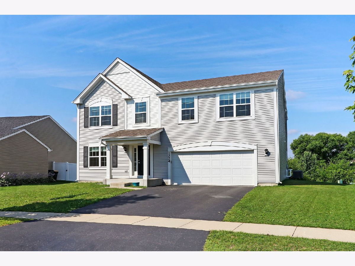 Homes & Townhomes Rented Symphony Meadows Volo Illinois, 1224 Viola