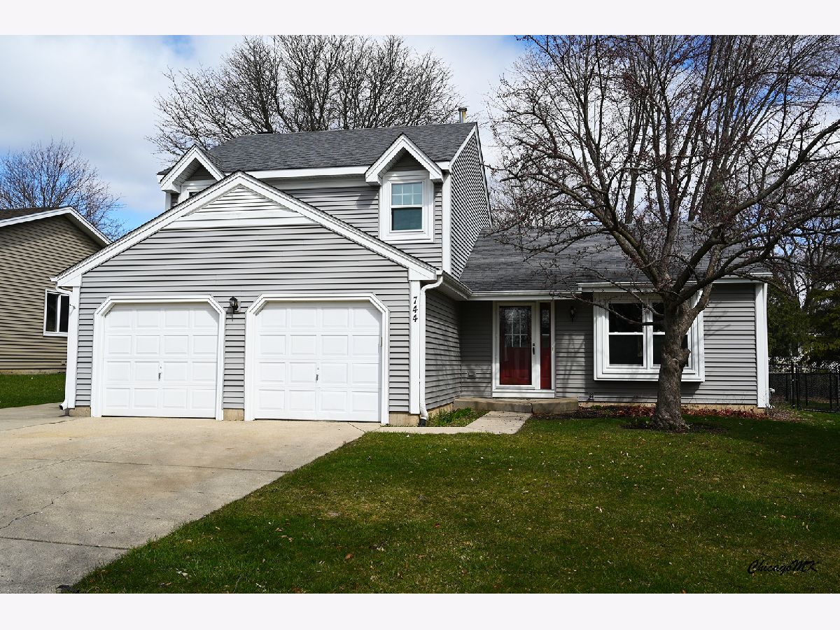 Homes & Townhomes & Condos Rented Four Colonies Crystal Lake Illinois, 744 Concord