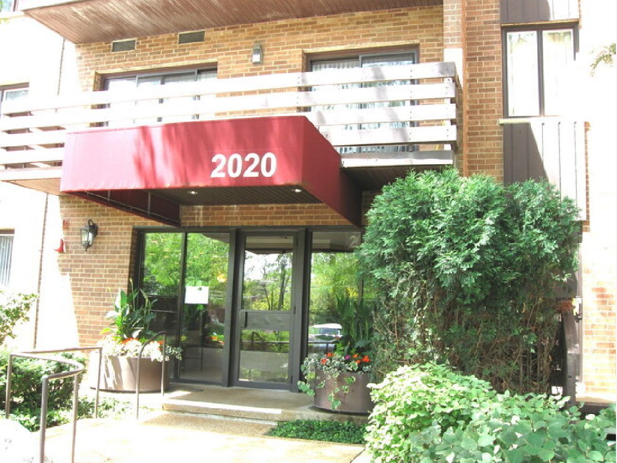 Condominiums Rented Valley Lo Towers Glenview Illinois, 2020 Chestnut