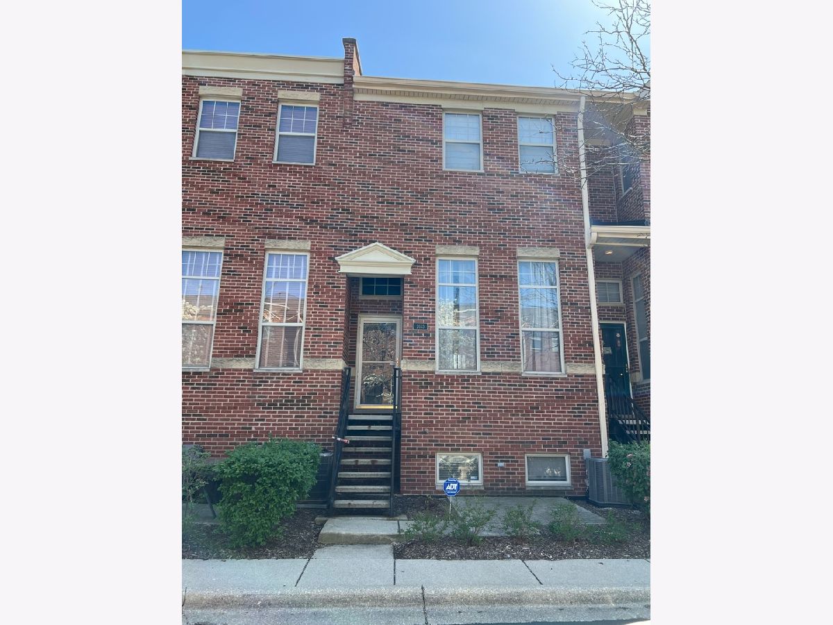Townhomes Sold Belmont River Club Chicago Illinois, 2653 Melrose