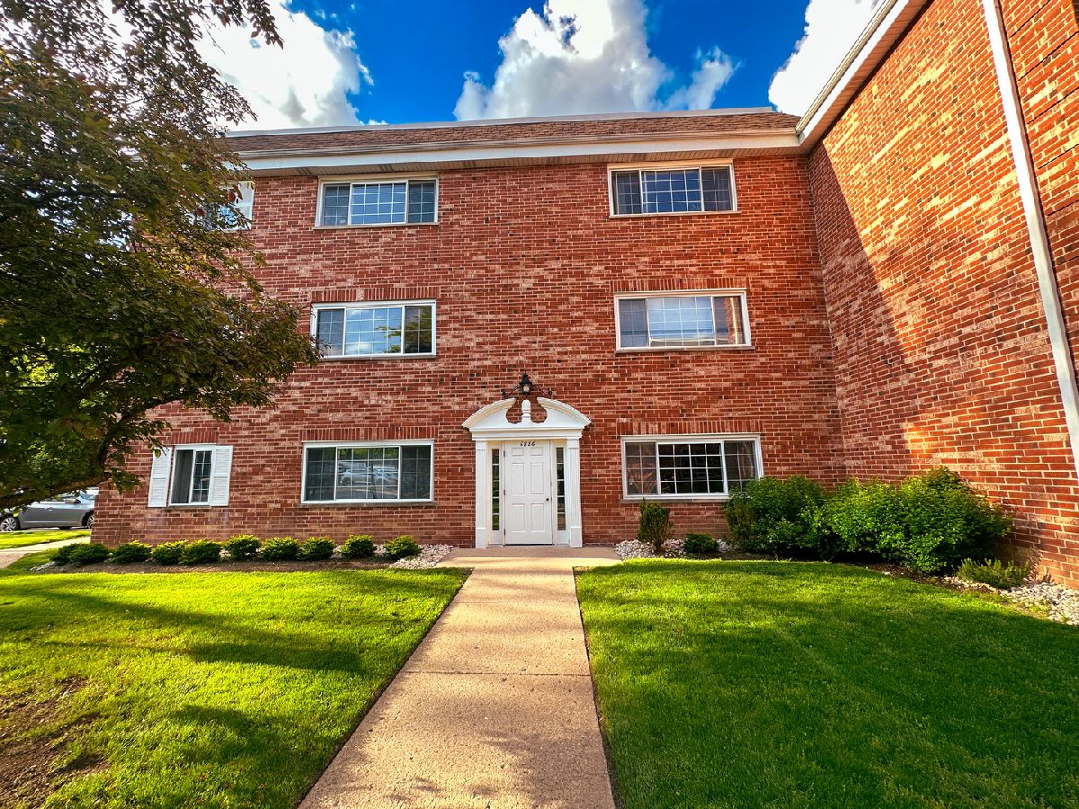 Condos & Townhomes Sold Burning Bush Niles Illinois, 6886 Touhy