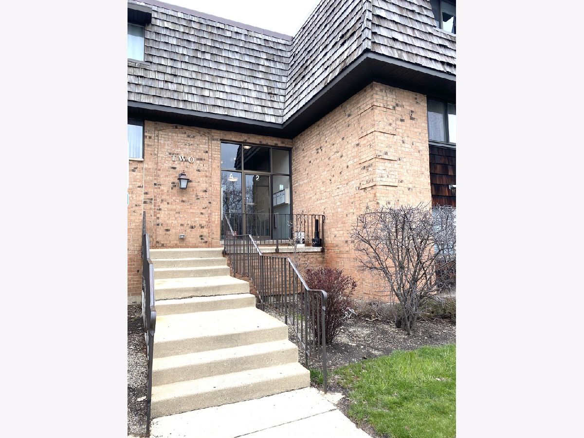 Condominiums Sold Arbors Buffalo Grove Illinois, 2 Oak Creek