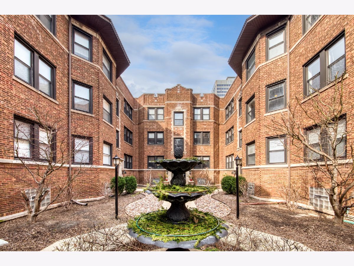 Condominiums Sold Cornelia By The Lake Chicago Illinois, 524 Cornelia