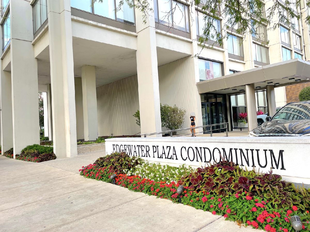 Condominiums Rented Edgewater Plaza Chicago Illinois, 5455 Sheridan