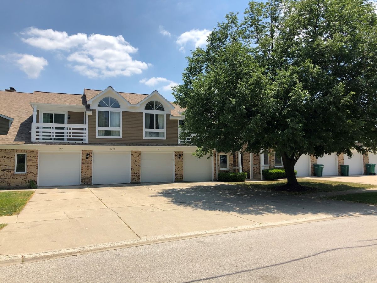 Townhomes & Condos Rented Spoerlein Farms Buffalo Grove Illinois, 1203 Ranchview