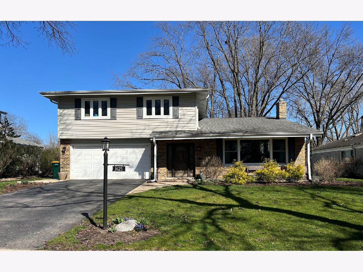 Homes Rented Sunset Fields Northbrook Illinois, 1625 Sunnyside