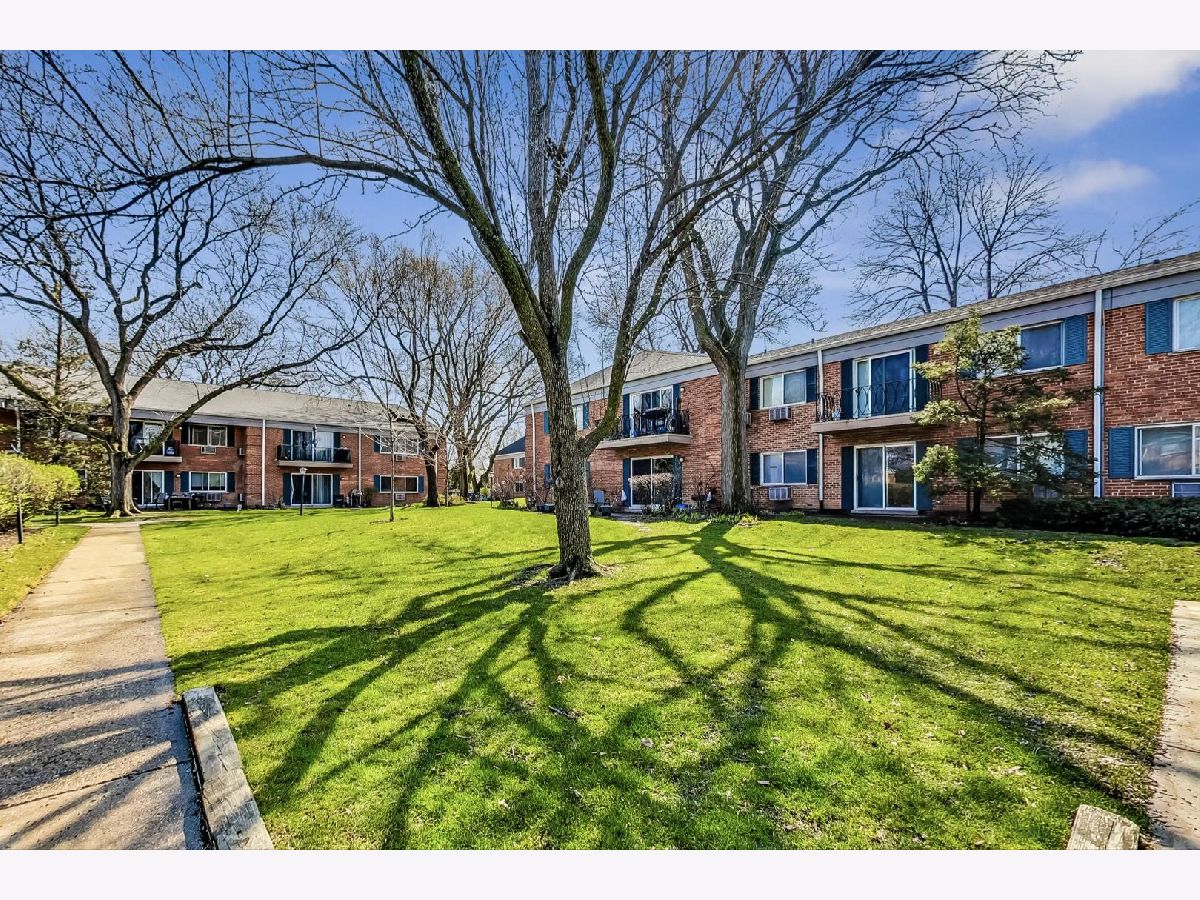 Condominiums & Homes Sold Brittany Place Arlington Heights Illinois, 2411 Goebbert