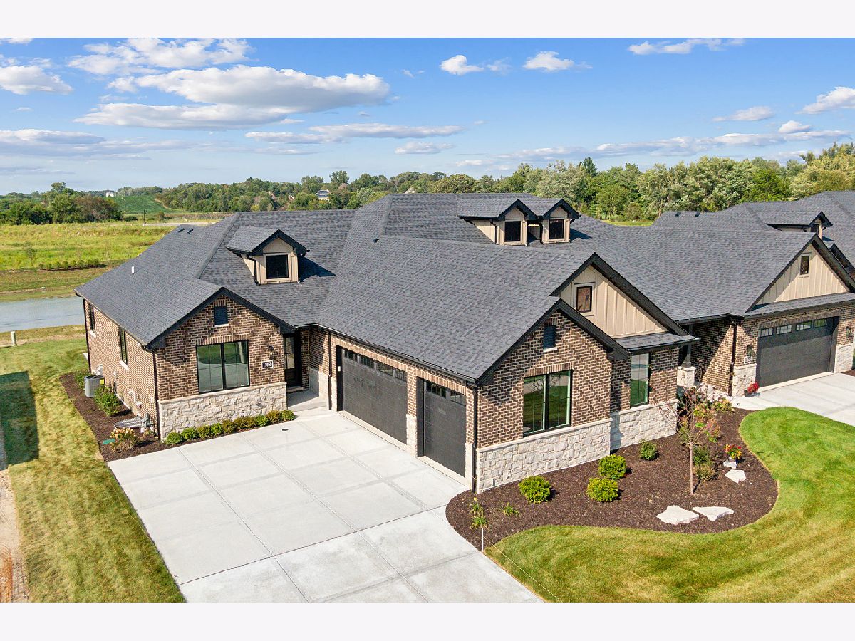 Condos & Townhomes Sold Waterford Pointe Villas Orland Park Illinois, 11050 Lizmore