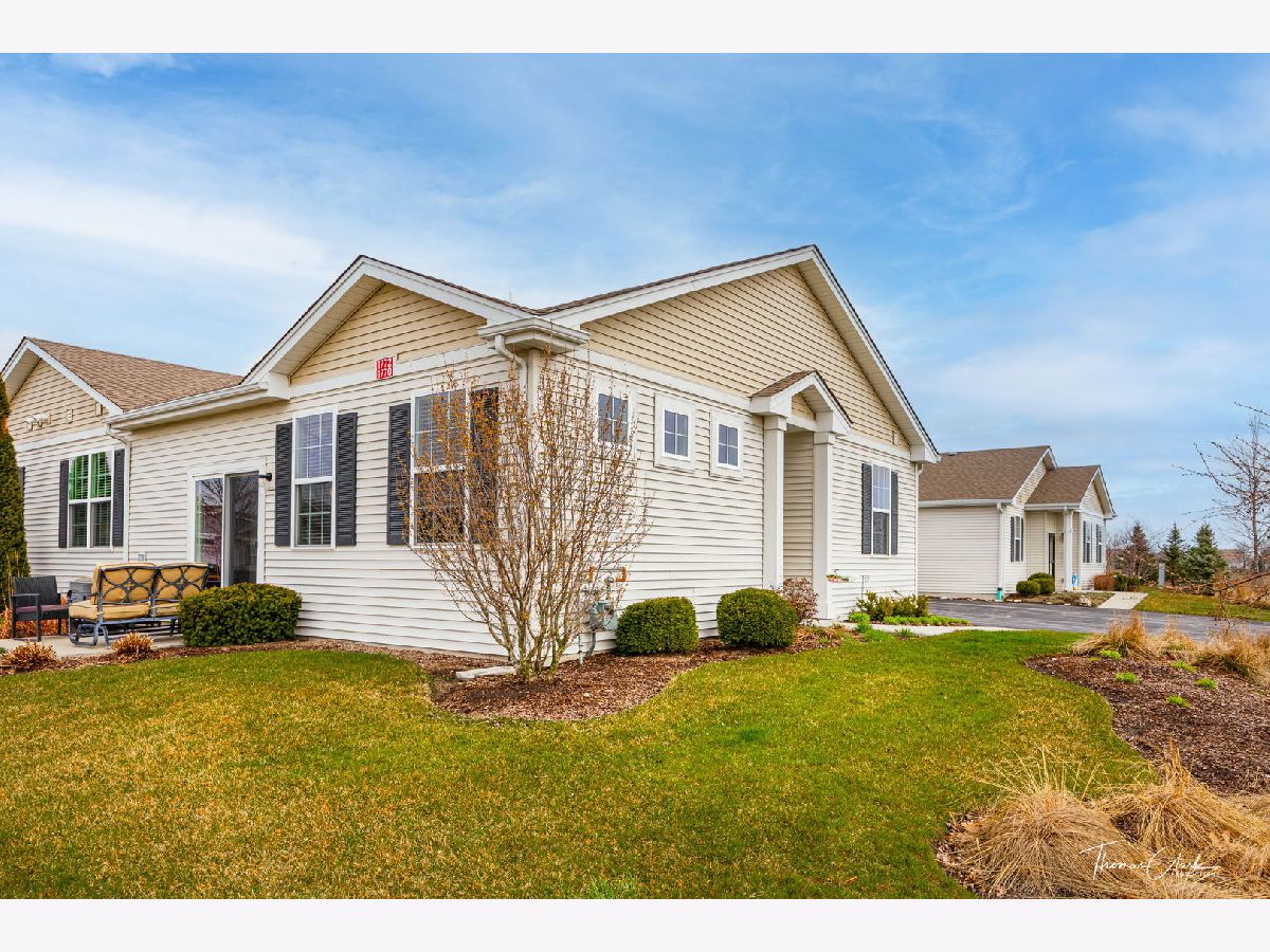 Townhomes & Homes Rented Carillon At Cambridge Lakes Pingree Grove Illinois, 1770 Southern