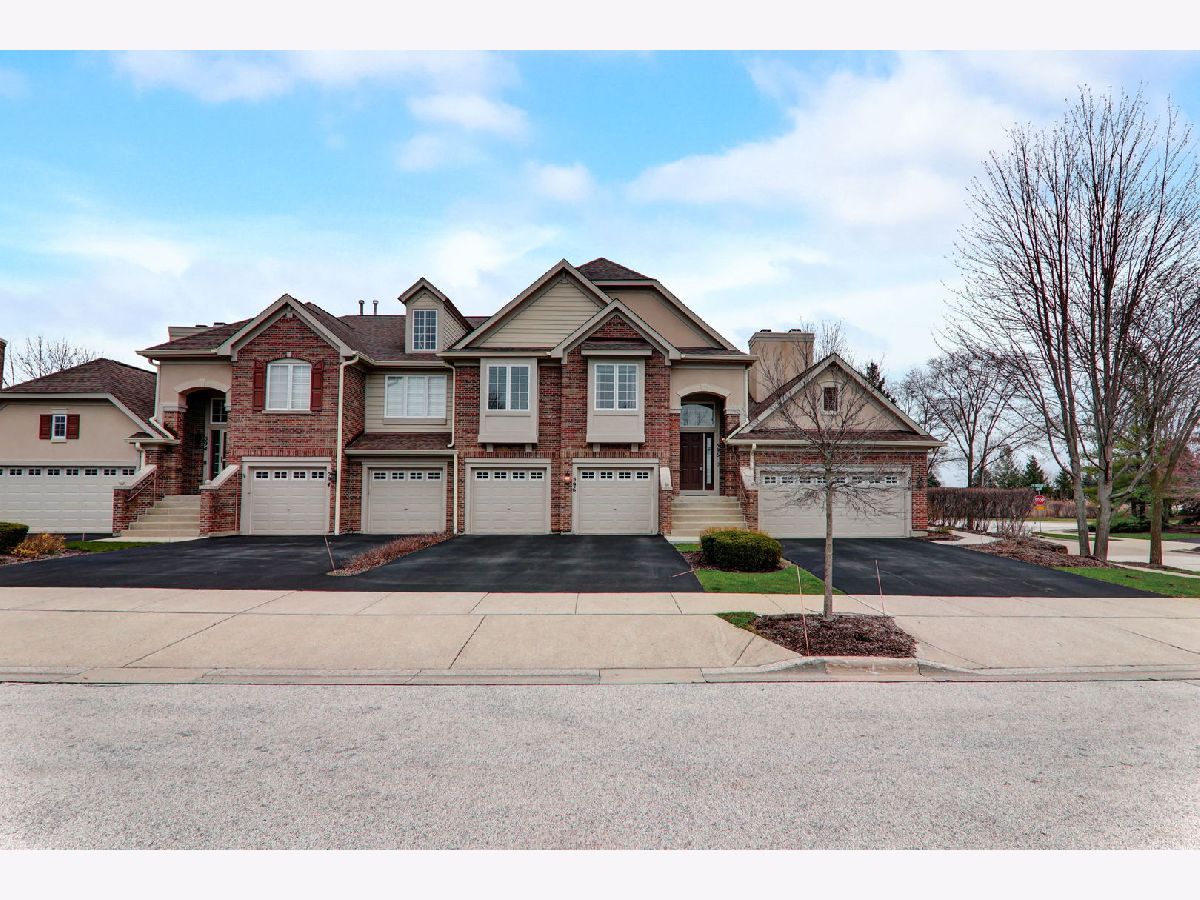 Townhomes & Condos Sold Saddlebrook Vernon Hills Illinois, 596 Harvey Lake