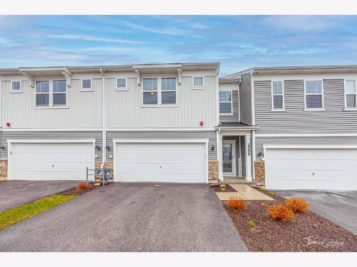 Condos & Townhomes Sold Meadow Square Rolling Meadows Illinois, 2555 Geranium
