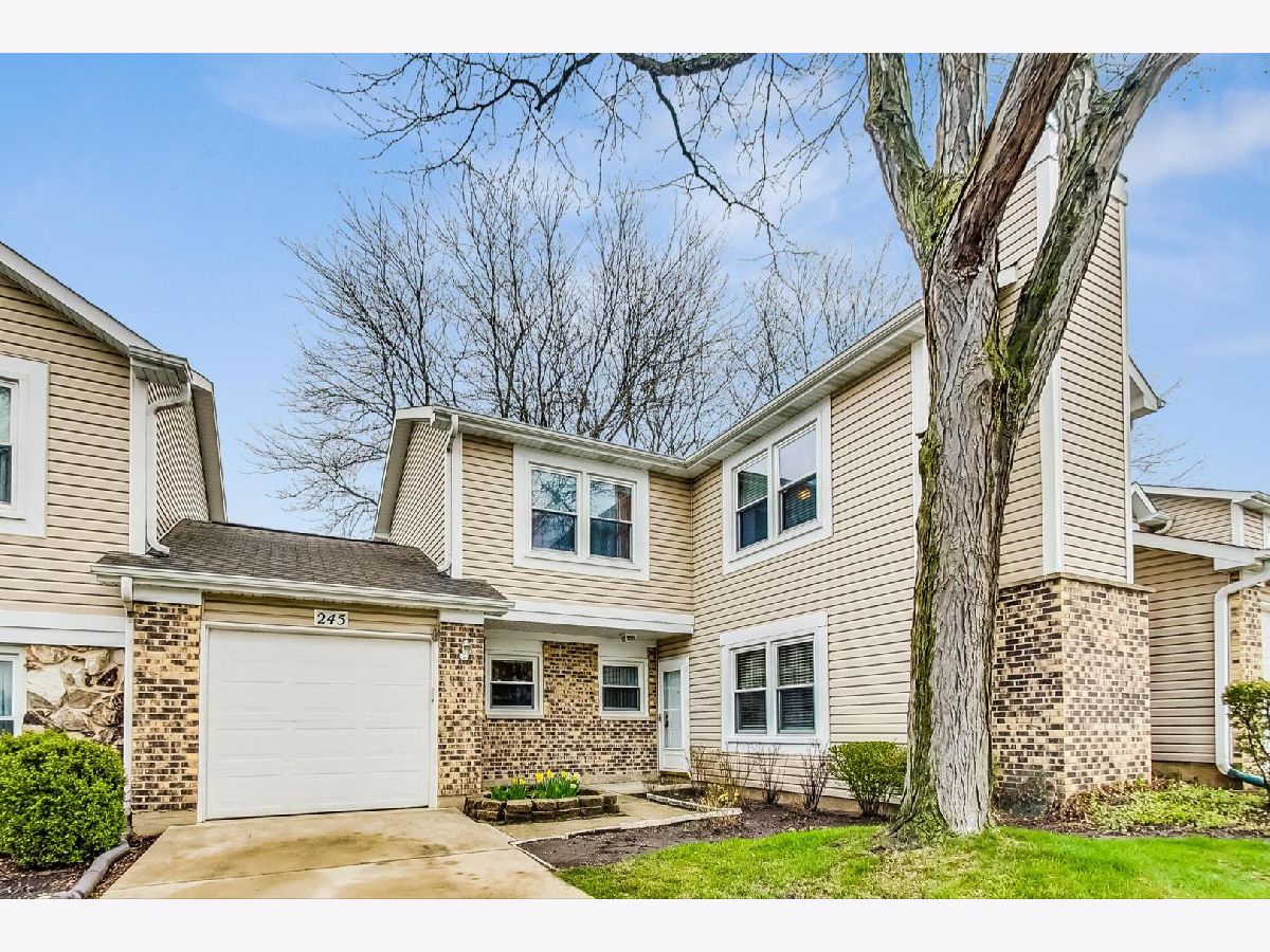 Townhomes Sold Westwind Bloomingdale Illinois, 245 Hedgerow