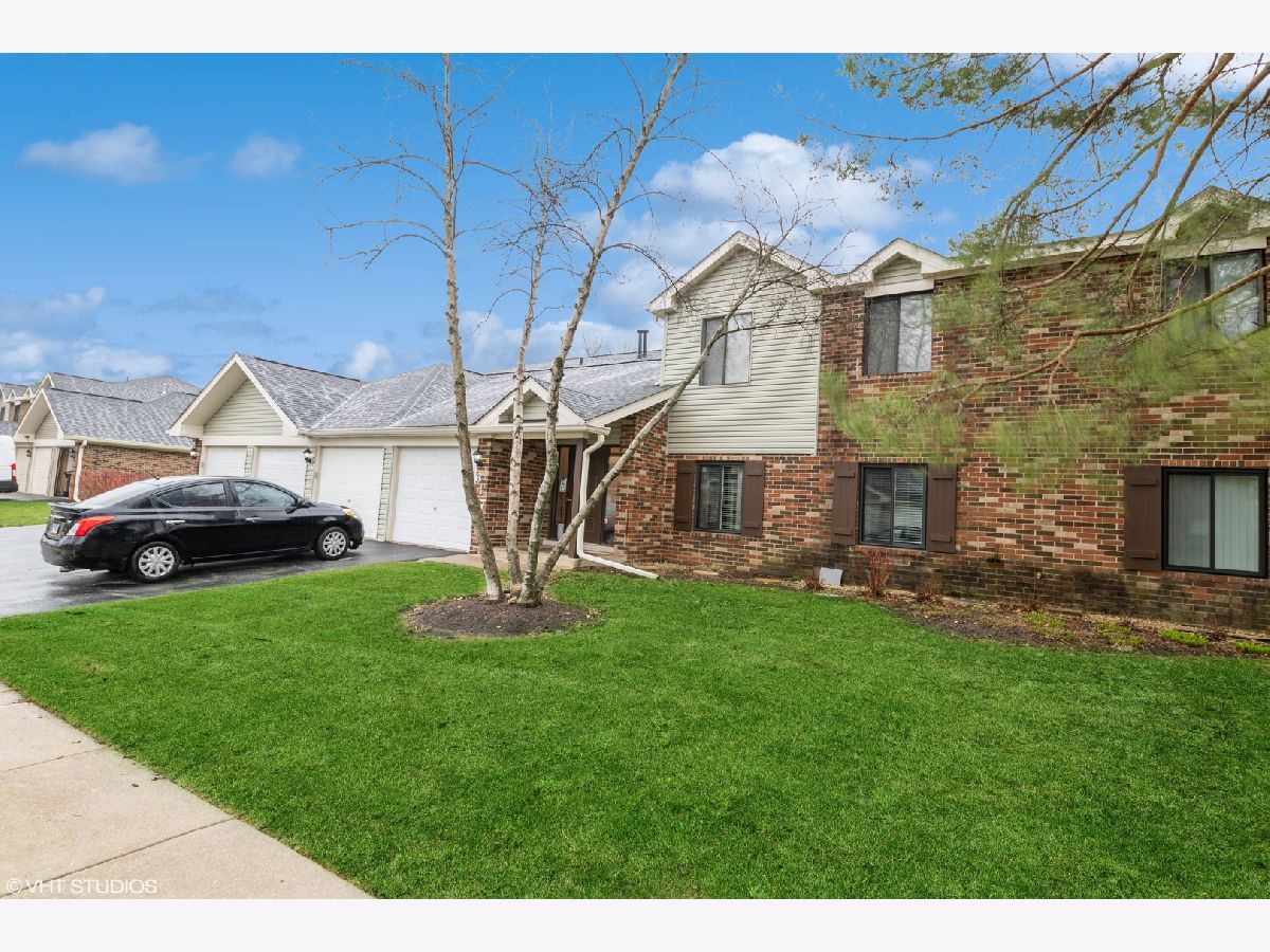Condominiums Sold Cross Creek Roselle Illinois, 647 Cumberland