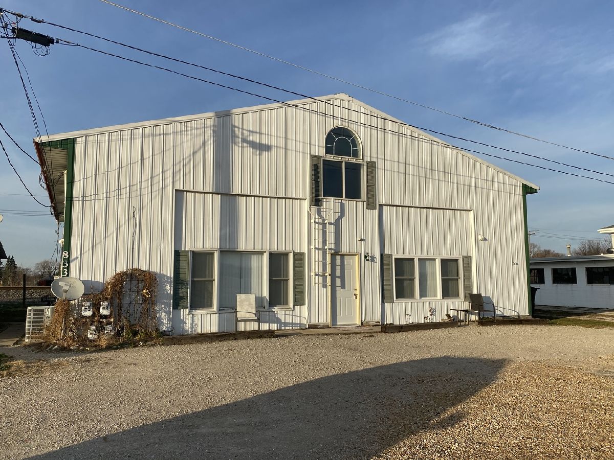  Rented Sandwich Illinois, 833 Church