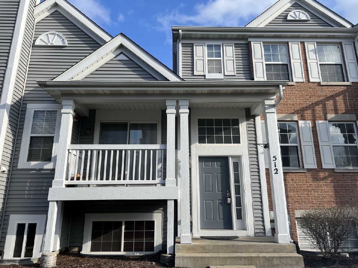 Townhomes Rented Lincoln Station Oswego Illinois, 512 Lincoln Station
