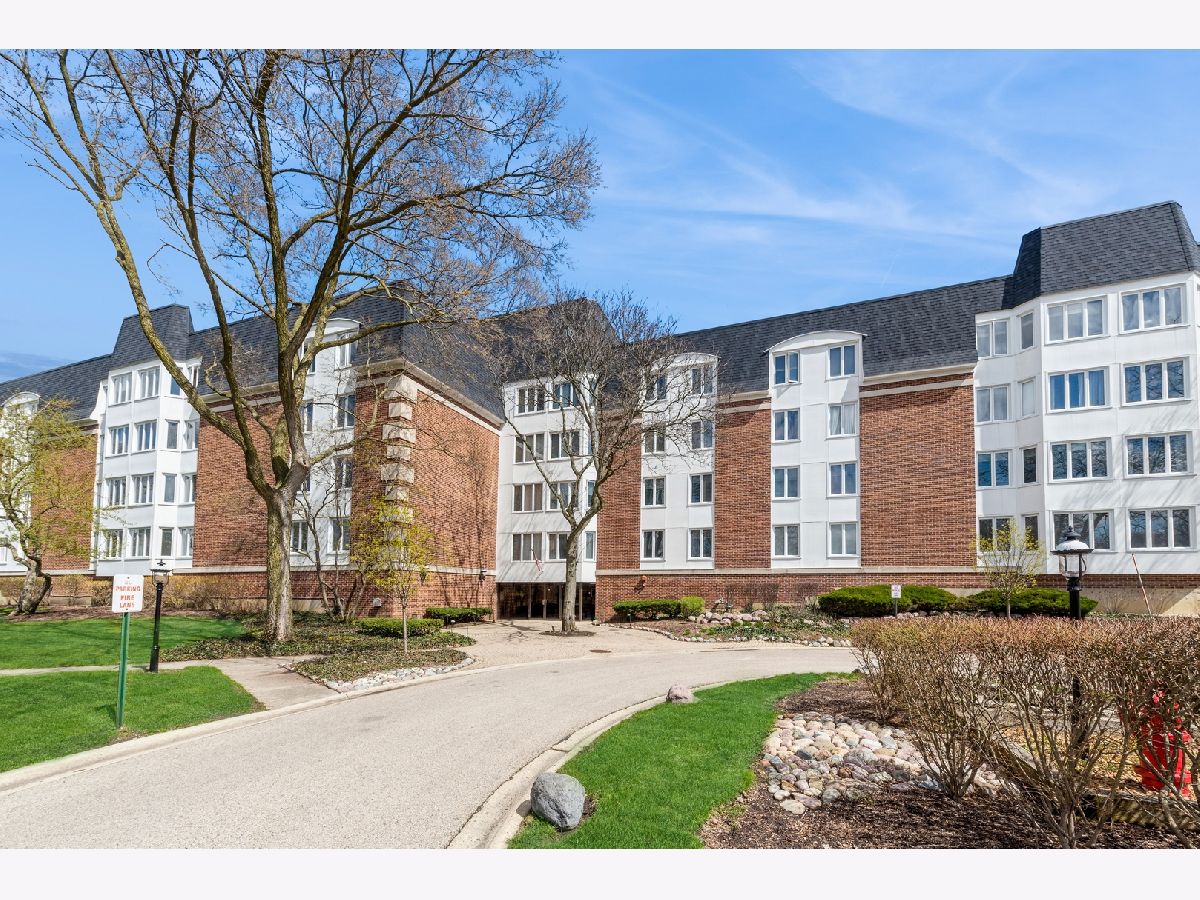 Cambridge On The Lake Buffalo Grove IL, Condominiums For Sale & For