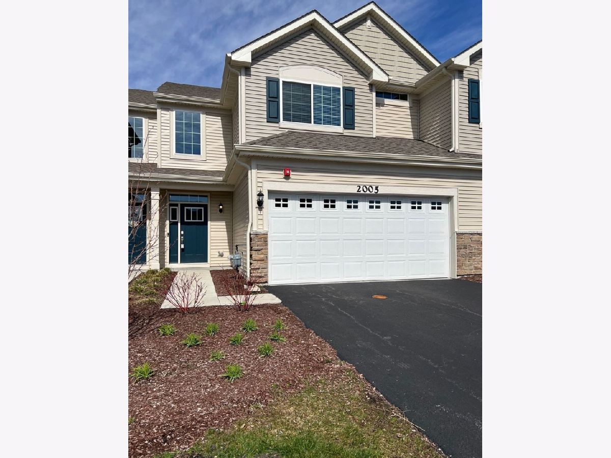 Condos & Townhomes Rented Prairie Commons Batavia Illinois, 2005 Stuttle