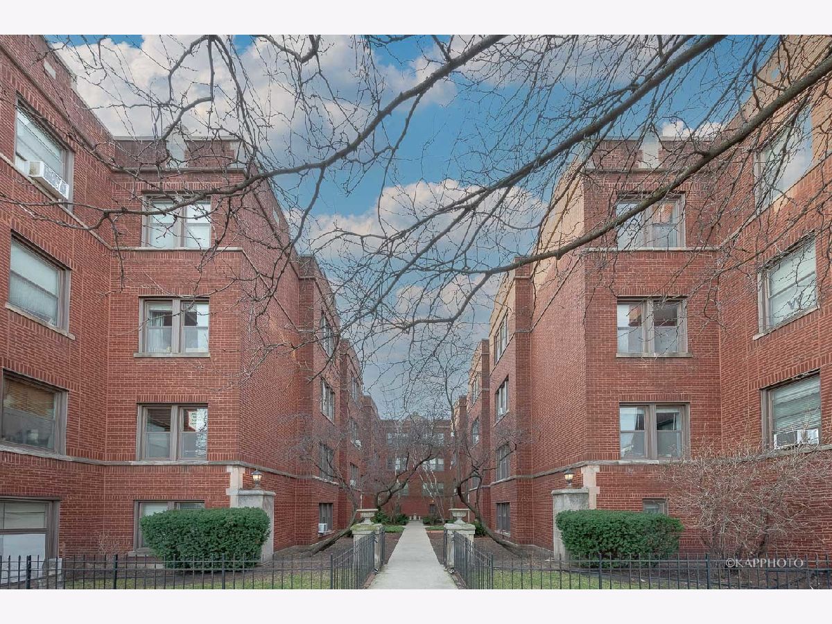 Condominiums Sold Aldine Court Chicago Illinois, 1323 Addison