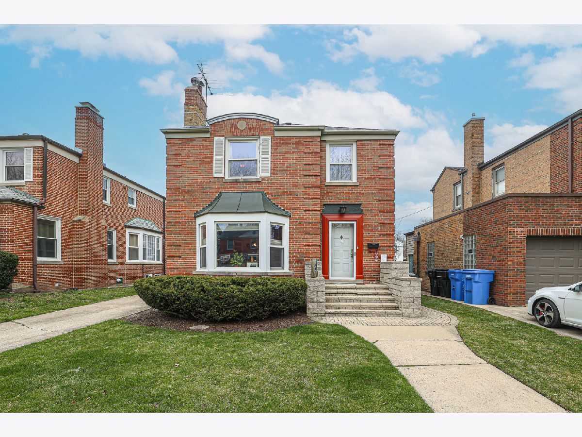 Homes & Condos & Townhomes Sold Budlong Woods Chicago Illinois, 2930 Gregory