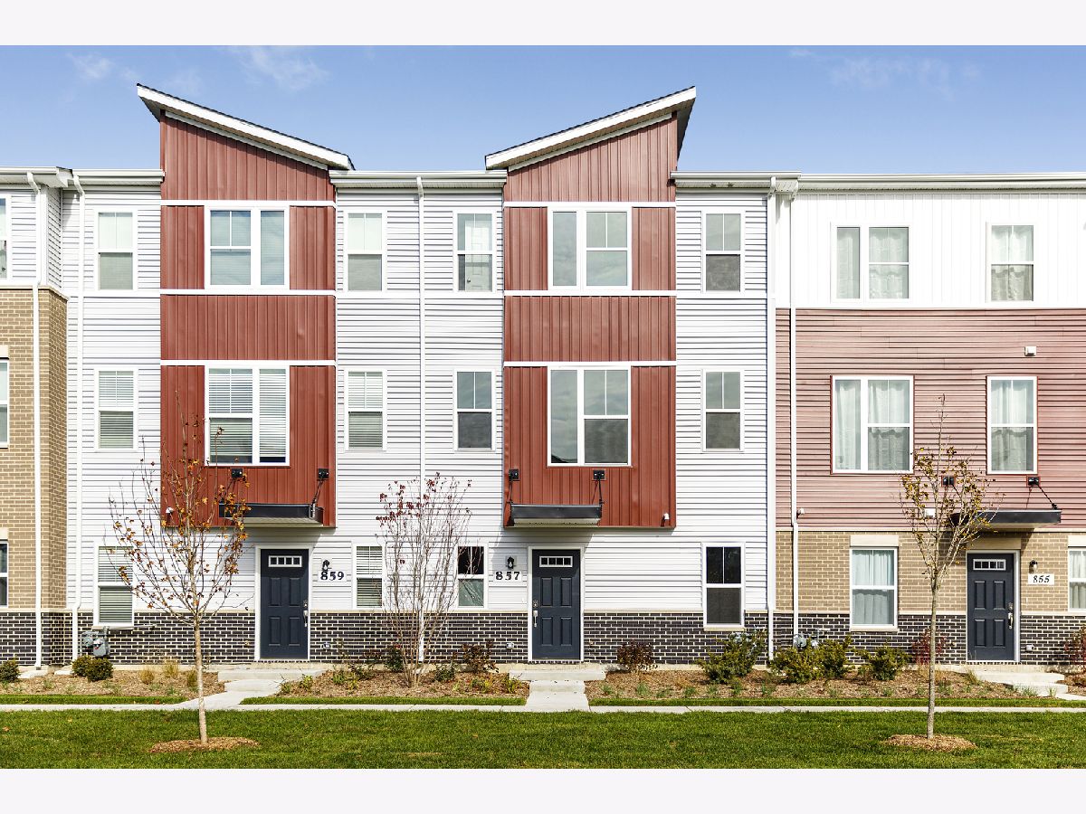 Condos & Townhomes Rented Gramercy Square Aurora Illinois, 857 Finley