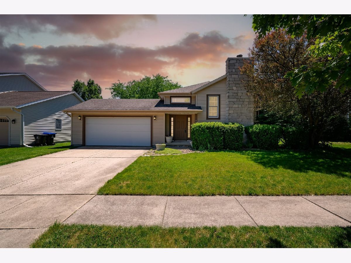 Homes & Condos & Townhomes Sold Old Farm Lakes Bloomington Illinois, 4 Drake