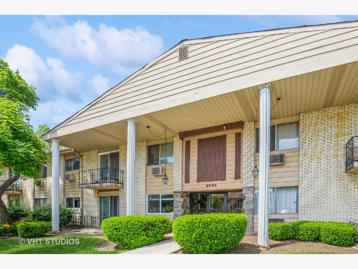 Condominiums Sold Ballard Court Des Plaines Illinois, 8992 Kennedy