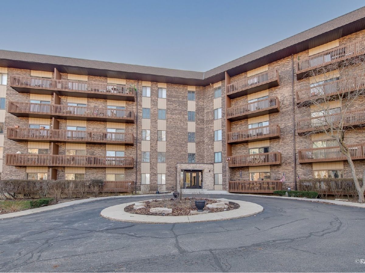 Condominiums Sold Medinah On The Lake Bloomingdale Illinois, 120 Lakeview