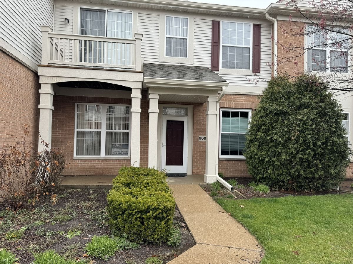 Condos & Townhomes Rented Asbury Woods Justice Illinois, 9018 Concord