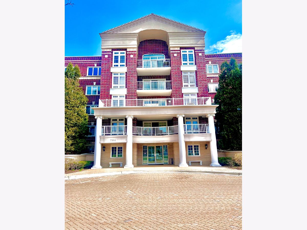 Condominiums Sold Renaissance Niles Illinois, 7011 Touhy