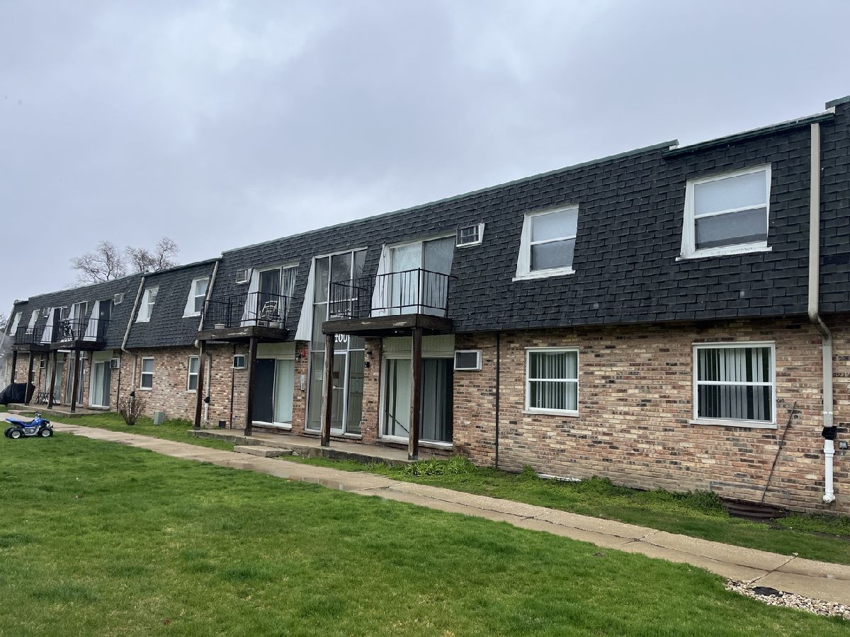 Condominiums Rented Scenic Tree Palos Hills Illinois, 8480 103rd