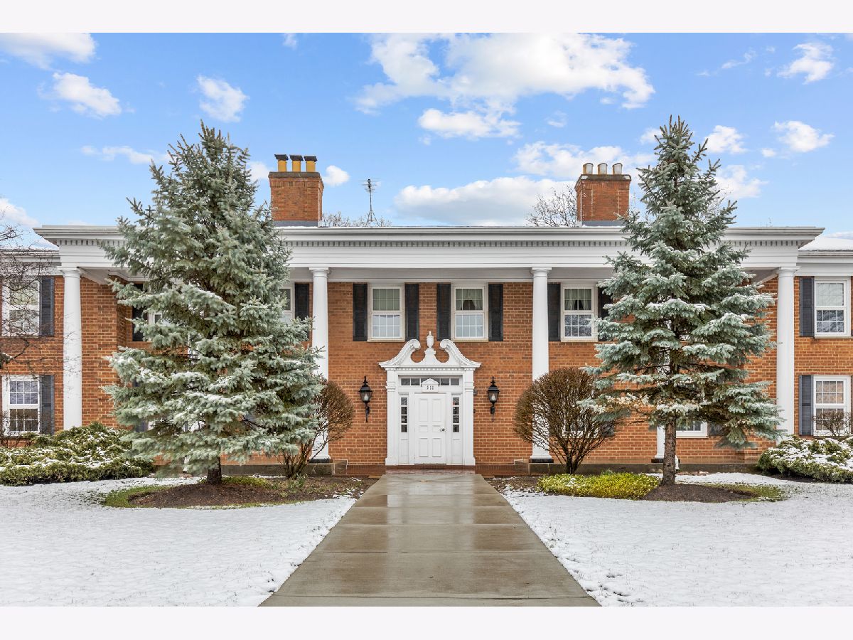 Condominiums Sold Coventry Club Crystal Lake Illinois, 511 Coventry