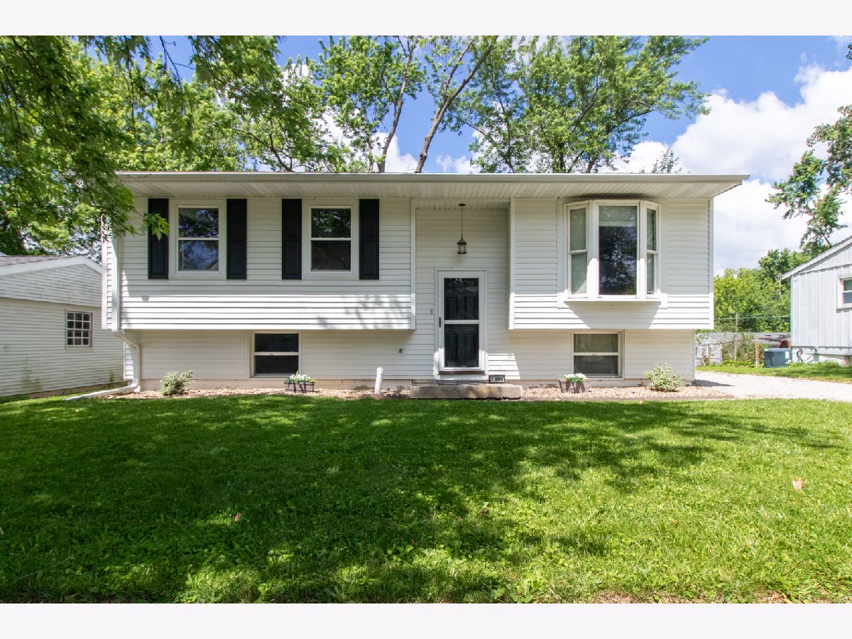 Homes & Condos & Townhomes Sold Holiday Knolls Bloomington Illinois, 1308 Mount Vernon