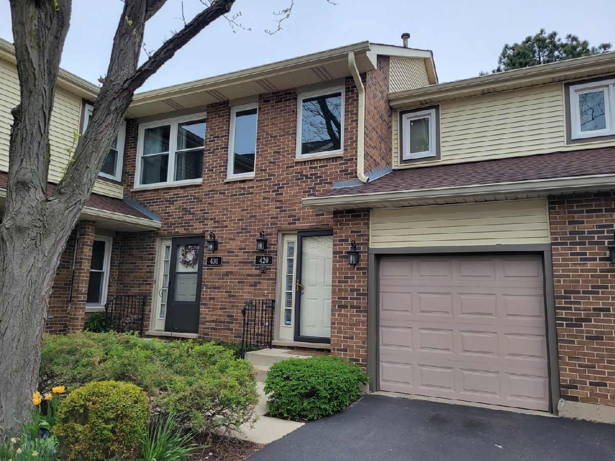 Townhomes Rented Chestnut Place Arlington Heights Illinois