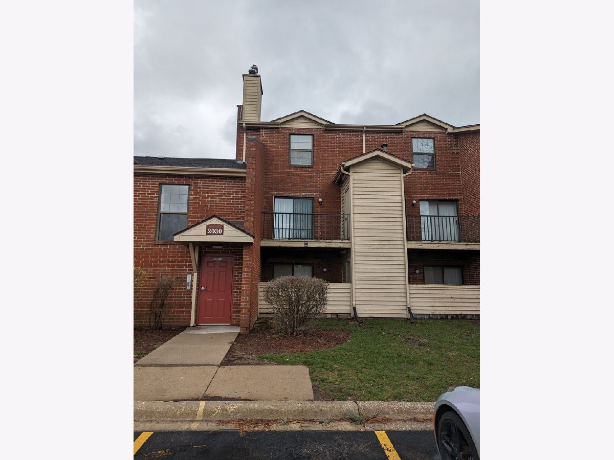 Condominiums Rented Foxfire Palatine Illinois, 2030 Rand