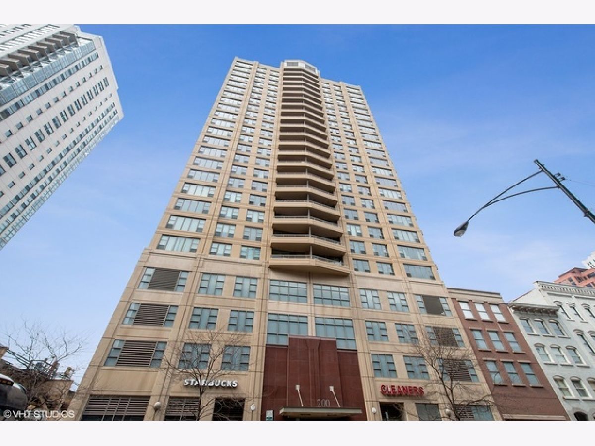 Condominiums Rented Jefferson Tower Chicago Illinois, 200 Jefferson