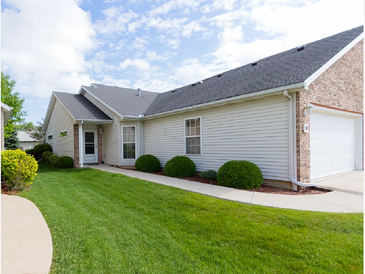 Homes & Condos & Townhomes Sold Windham Bloomington Illinois, 10 Grape Vine