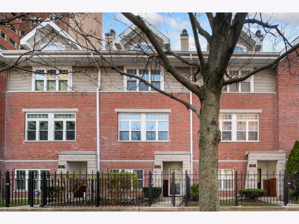Homes & Townhomes Sold Cornell Square Chicago Illinois, 4926 Cornell