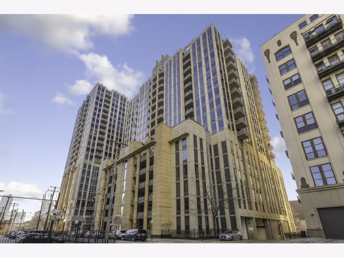 Condominiums Rented Two River Place Chicago Illinois, 720 Larrabee