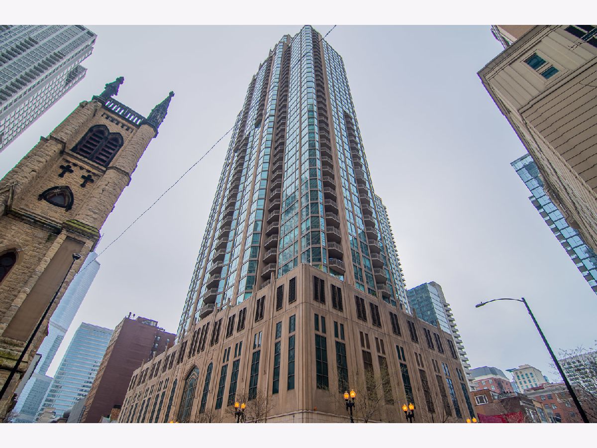 Condominiums Rented The Pinnacle Chicago Illinois, 21 Huron