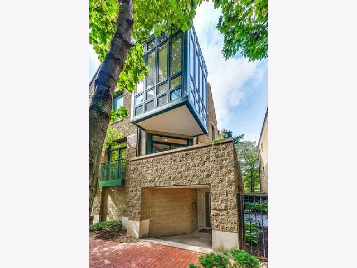 Townhomes Sold Larrabee Commons Chicago Illinois, 1637 Larrabee