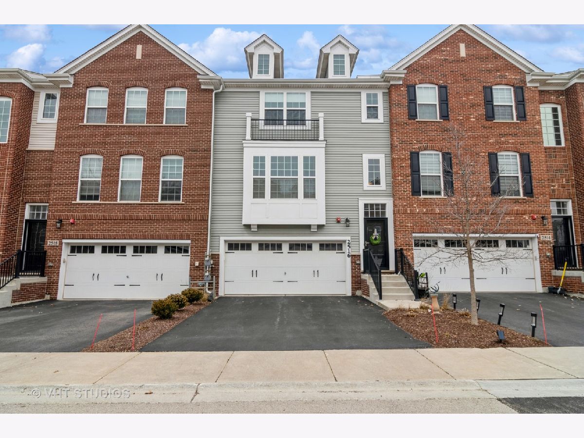 Condos & Townhomes Sold Woodview Woodridge Illinois, 2516 Huntleigh
