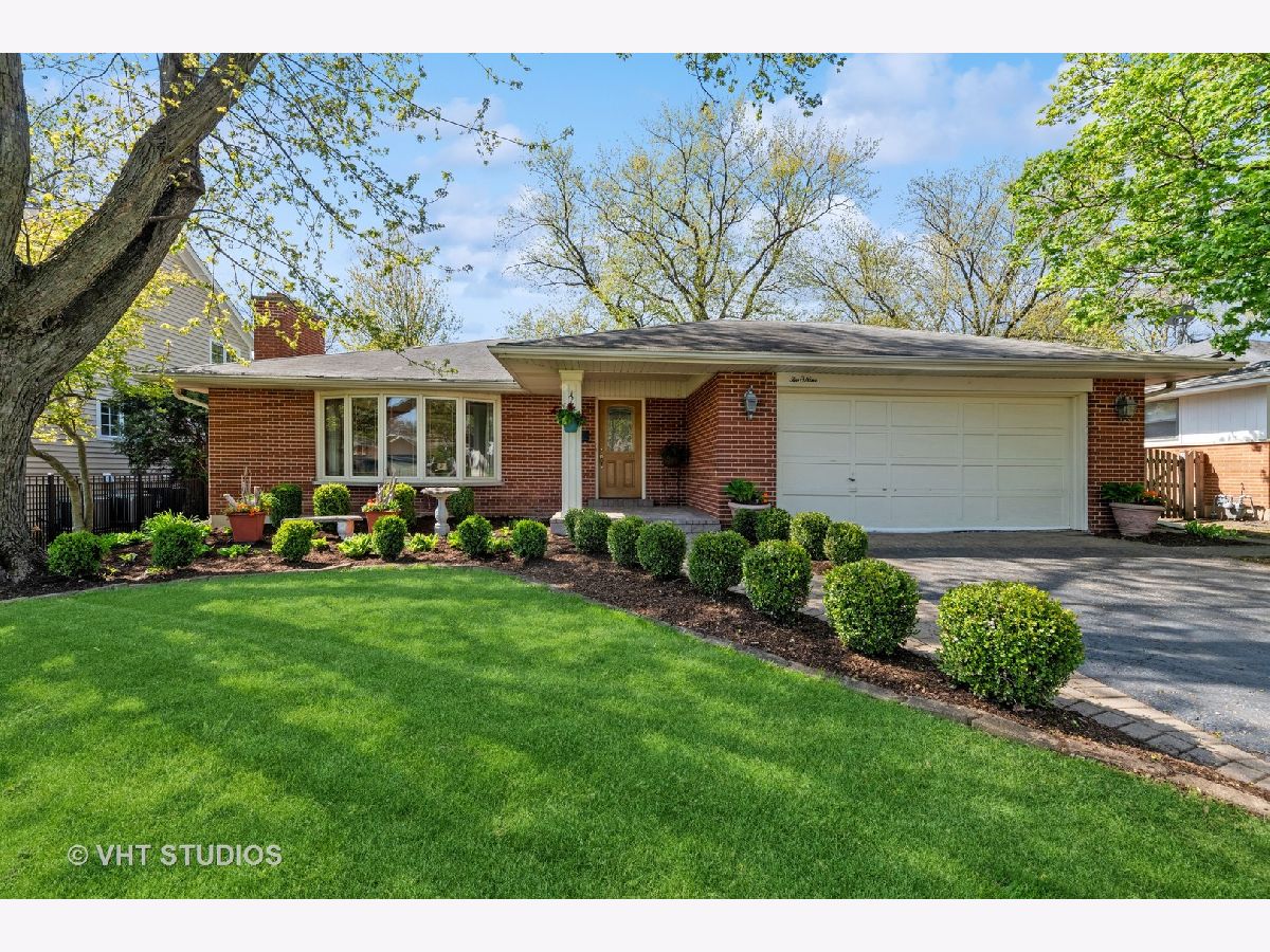 Homes & Townhomes & Condos Rented Barrington Village Barrington Illinois, 209 Sturtz