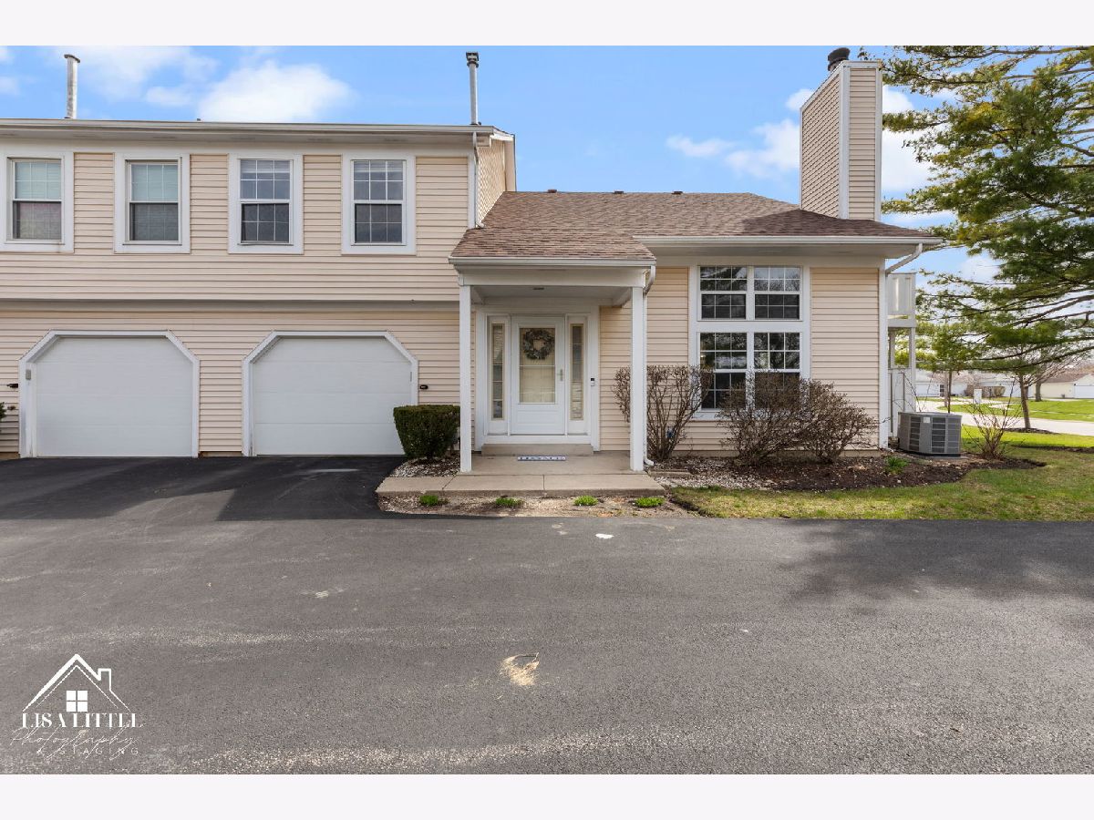 Townhomes & Condos & Homes Sold Streamwood Green Streamwood Illinois, 232 Whitewood