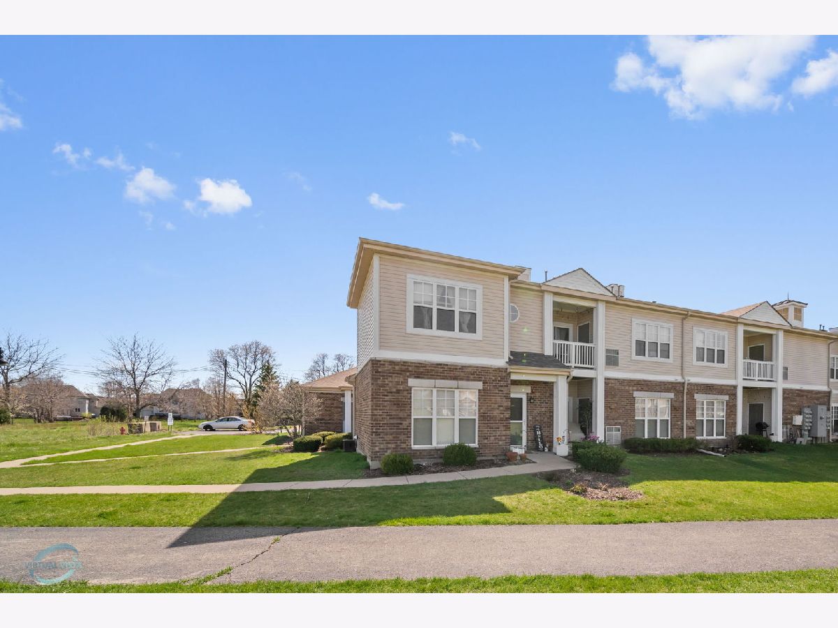Condos & Townhomes Sold Pine Ridge Club Oswego Illinois, 230 Club House
