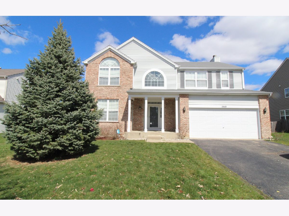 Homes & Townhomes Rented Orchard Hills Wauconda Illinois, 1848 Apple Valley