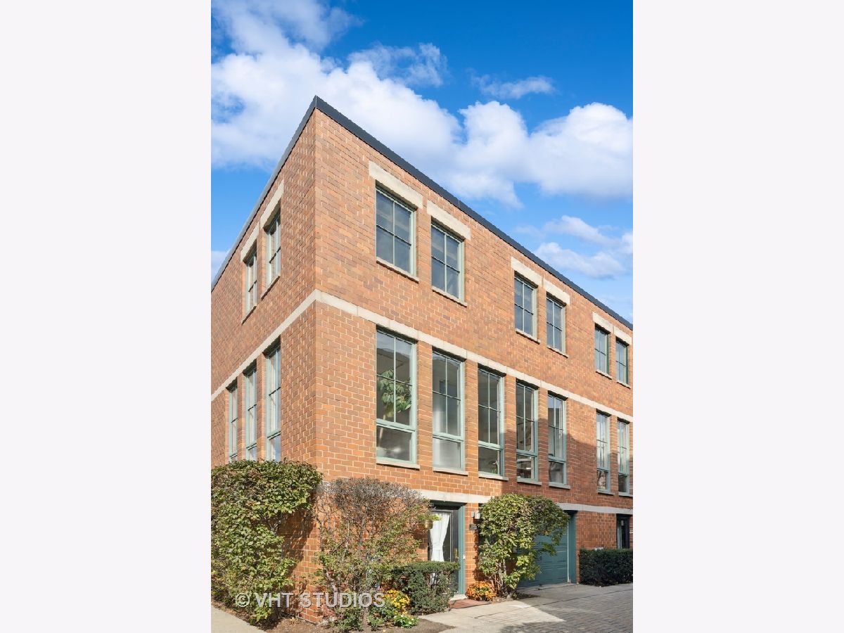 Townhomes Sold Seminary Court Chicago Illinois, 2707 Lincoln