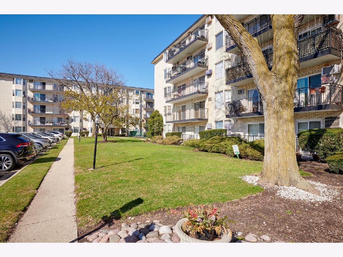 Condominiums Sold Edens Point Morton Grove Illinois, 5506 Lincoln