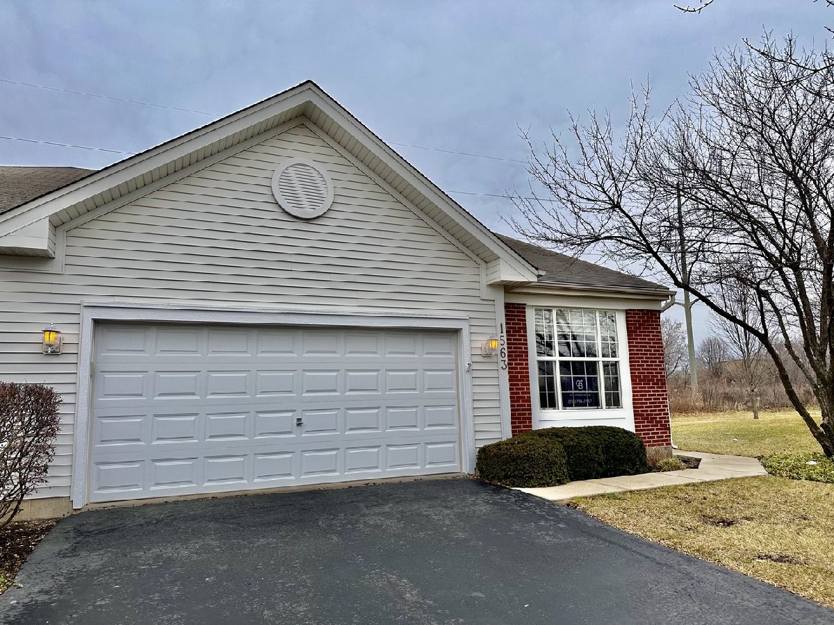 Townhomes & Condos Rented Summit Enclave Dekalb Illinois, 1563 Reserve