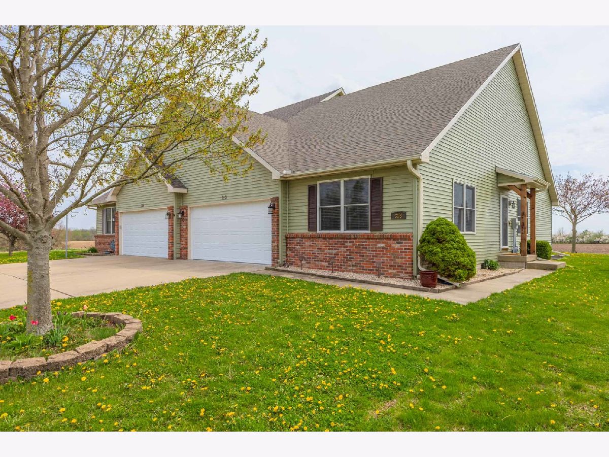 313 Burcham Drive, Leroy, Illinois 61752 MLS 12022800 WinterCohen